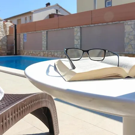 Mit Privatpool Fuer 5 Personen Ca 150 Qm In Pula, Istrien Istrische Riviera *