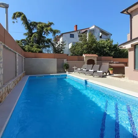Mit Privatpool Fuer 5 Personen Ca 150 Qm In Pula, Istrien Istrische Riviera * Pula